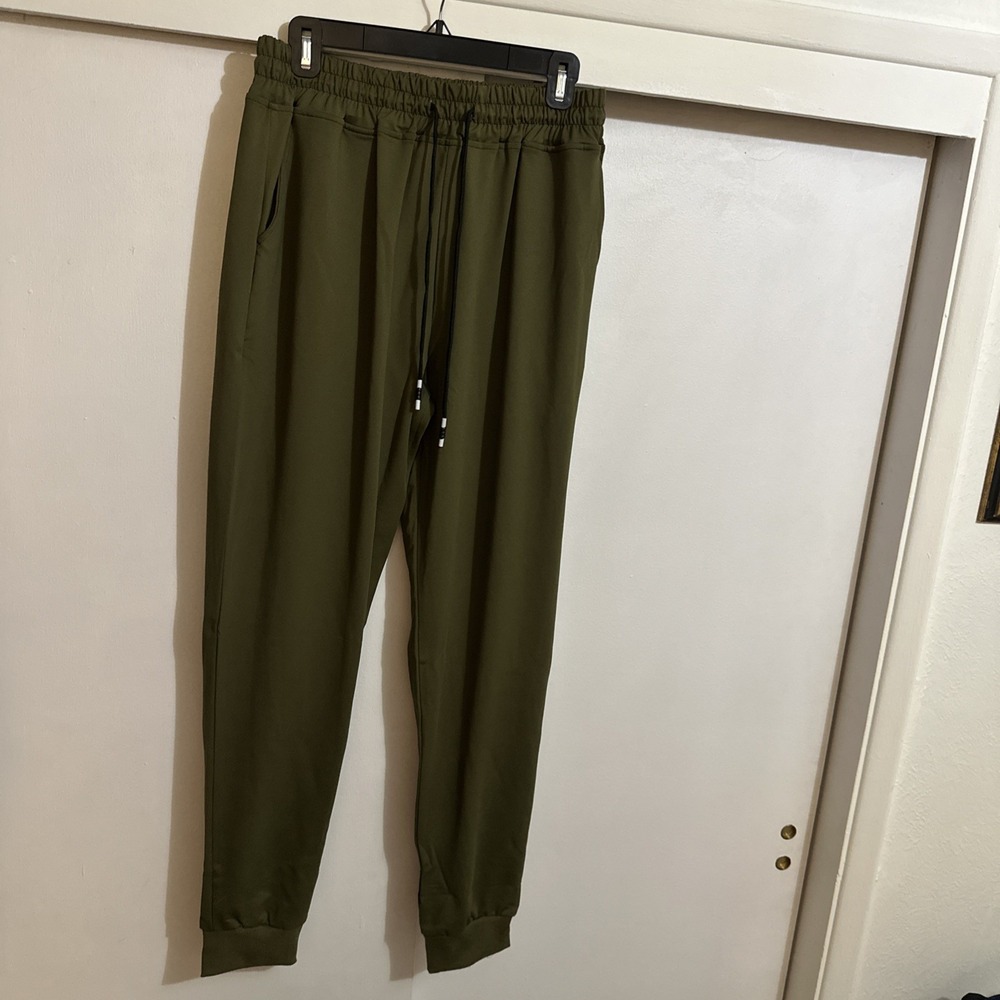 Tewbush Men's Jogger Size Large Olive Green with Pockets and Drawstring!